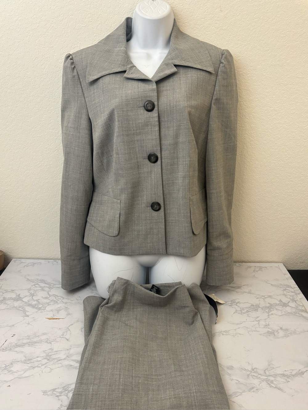 Lycra Only by Dupont Womens 2 Piece Skirt Suit Sz 12 Gray Lined Button Vtg NWT